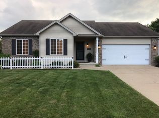 113 Stonefield Cir, Mount Horeb, WI 53572