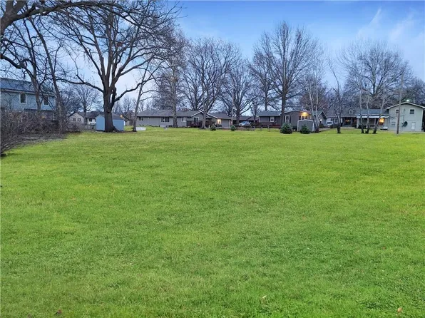421 S Beech St, Ottawa, KS 66067