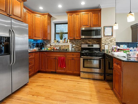 4th image of 5614 W Melrose St APT 2