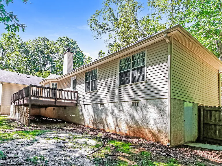 709 Miami Ct — Photo 15