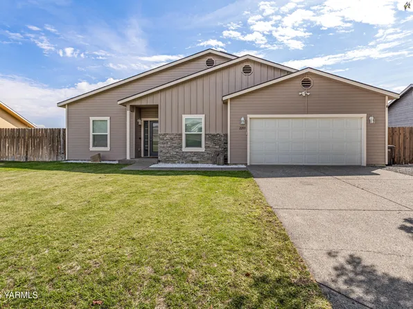 2205 S 68th Ave, Yakima, WA 98903