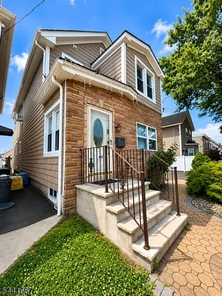 2 bed, 1.0 bath, $2,300 — Photo 2
