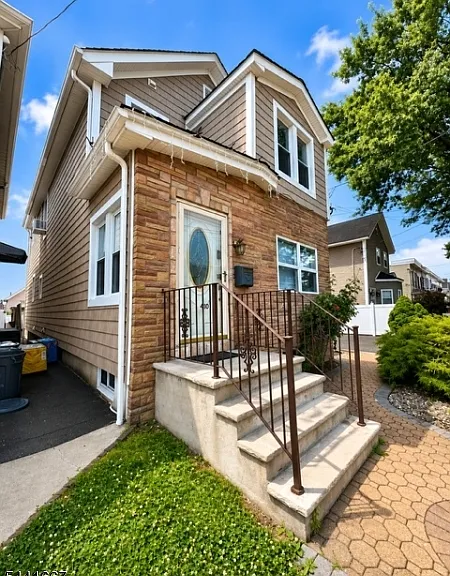 408 Forest St — Photo 2