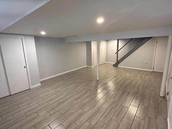3rd image of 532 Lake Ave Floor 1