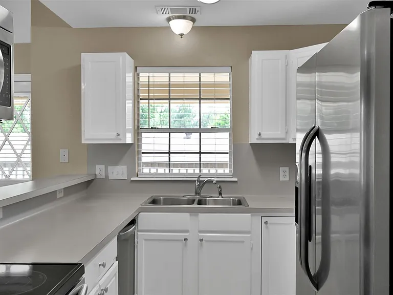 1141 Lovett St — Photo 12