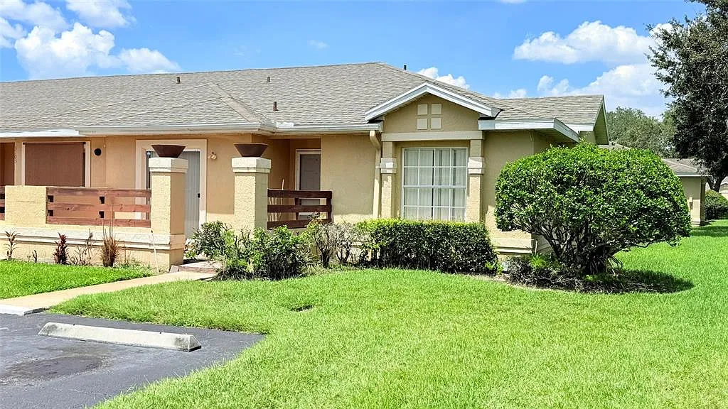 3 bed, 2.0 bath, 1109 sqft, $1,900 — Photo 1