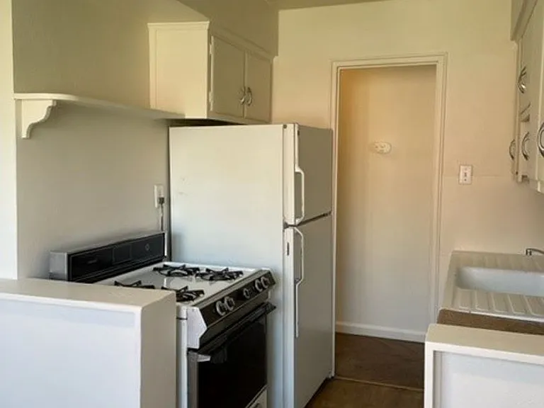8 Dickinson Ave #A — Photo 5