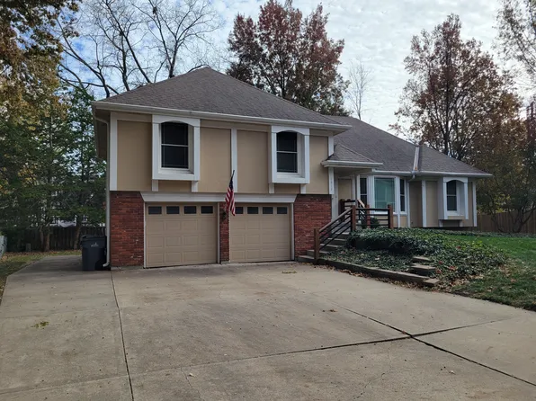 1212 S Lennox Dr, Olathe, KS 66062