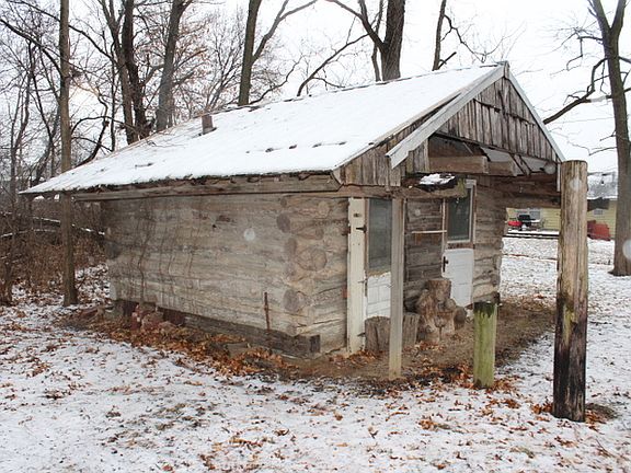 2nd image of 3821 Lakeview Dr