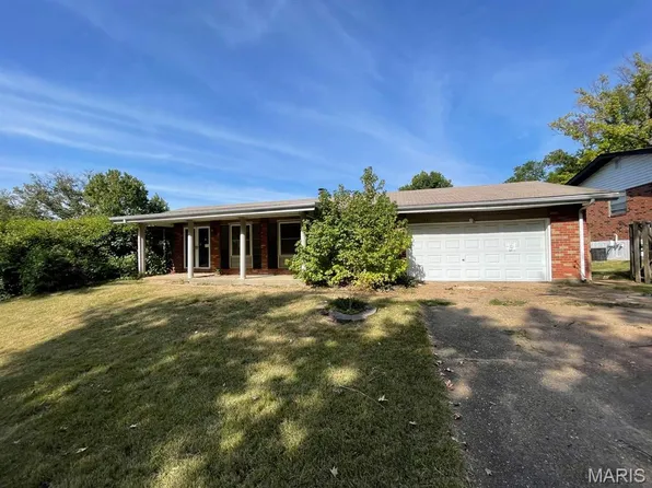 4461 Rhine Dr, Florissant, MO 63033