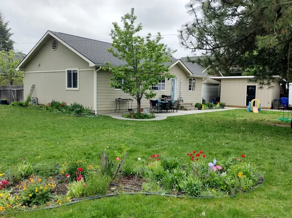 324 E C St, Deer Park, WA 99006