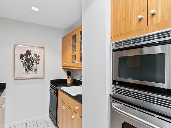3rd image of 160 W 66th St APT 42D