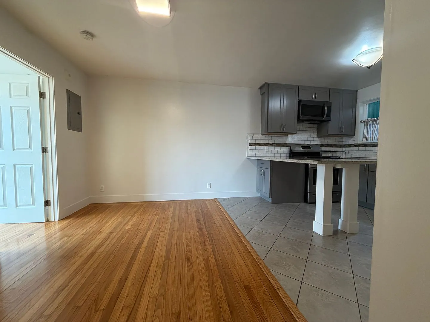 5211 Mission St — Photo 3
