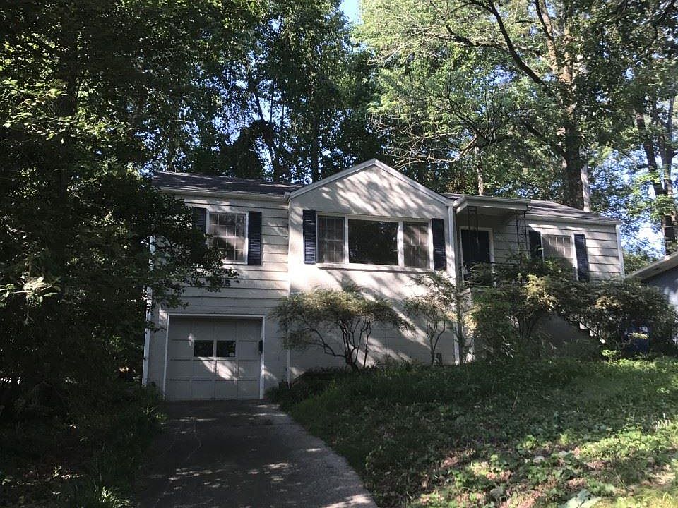 2nd image of 865 Los Angeles Ave NE