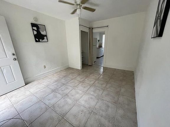 4th image of 411 NE 28th St Unit 4