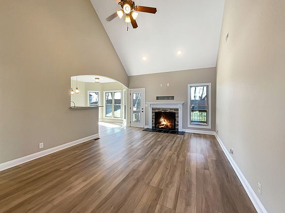 3rd image of 3726 Windmill Dr