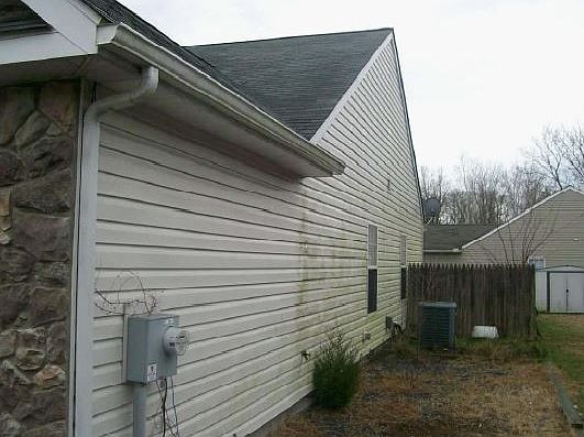 3rd image of 413 S Commerce St