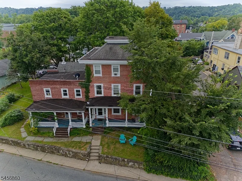2 bed, 1.0 bath, $1,850 — Photo 3