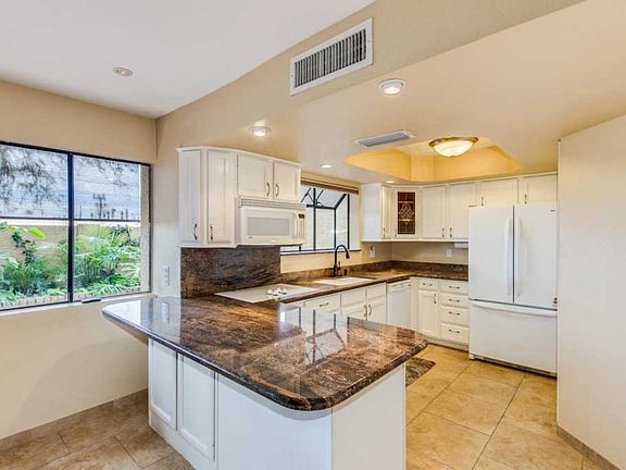 5th image of 10235 N 31st St Unit 16