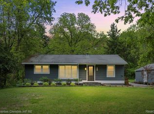 227 Rowe Rd, Milford, MI 48380