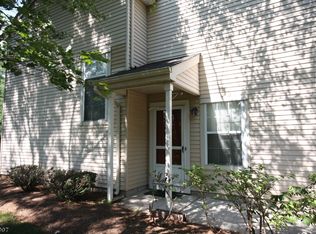 354 Aldeburgh Ave, Somerset, NJ 08873