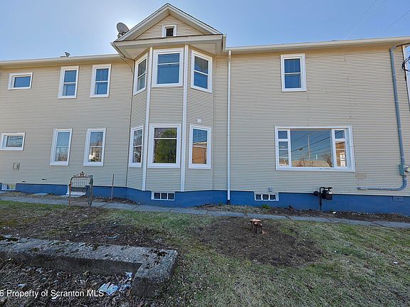 4th image of 318 W Main St