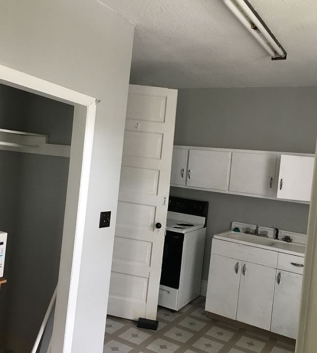 2nd image of 248 N Main St APT 3