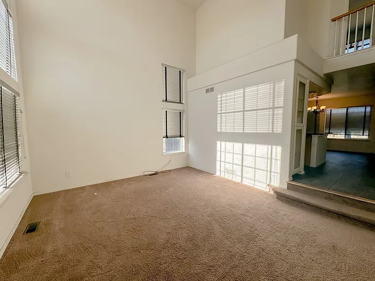 20102 E 40th Pl — Photo 3