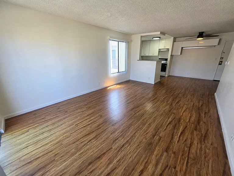 GRAMERCY APTS. — Photo 3