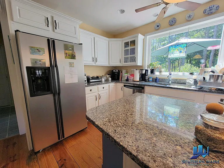 50 Hawthorne Ln — Photo 4