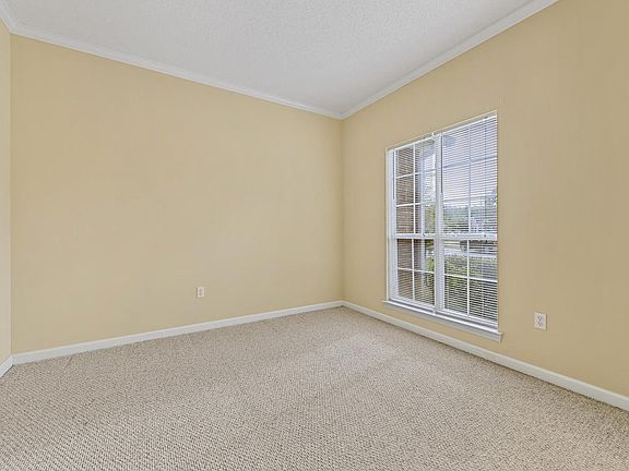 4th image of 3005 Creekwood Cir