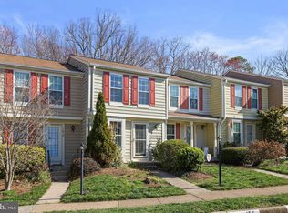 1621 Fieldthorn Dr, Reston, VA 20194