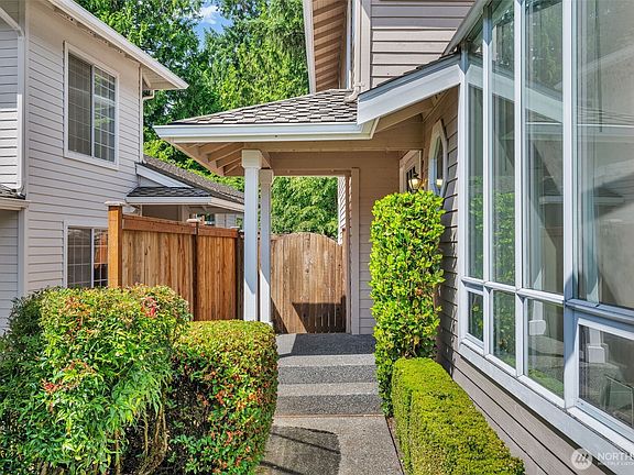 2nd image of 2016 Mill Pointe Drive SE