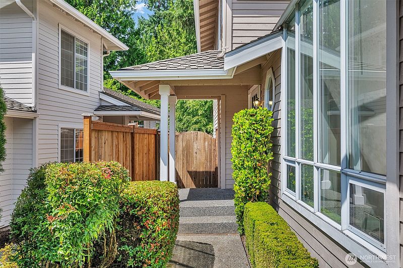 2nd image of 2016 Mill Pointe Drive SE