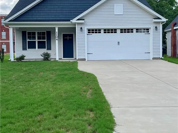1104 S 9th St, Lillington, NC 27546