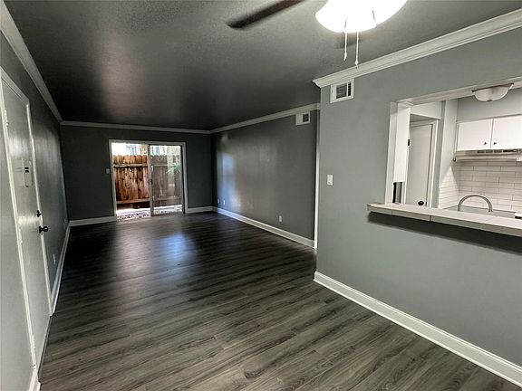 3rd image of 7000 Creswell Rd APT 124