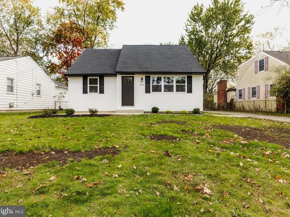 224 S Moore Ave, Barrington, NJ 08007