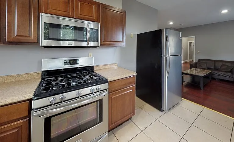 201 Comstock Ave #2R — Photo 12