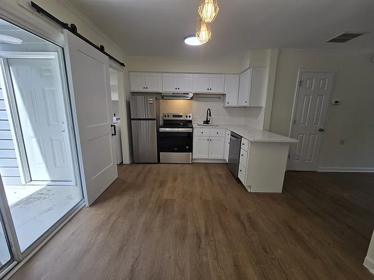 118 Chaucer Ct — Photo 10