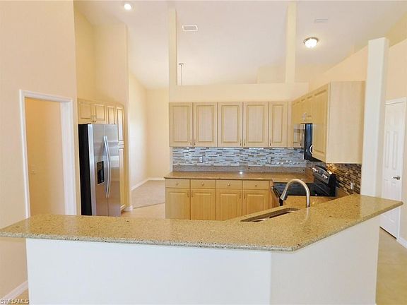 4th image of 310 NW 24th Ave