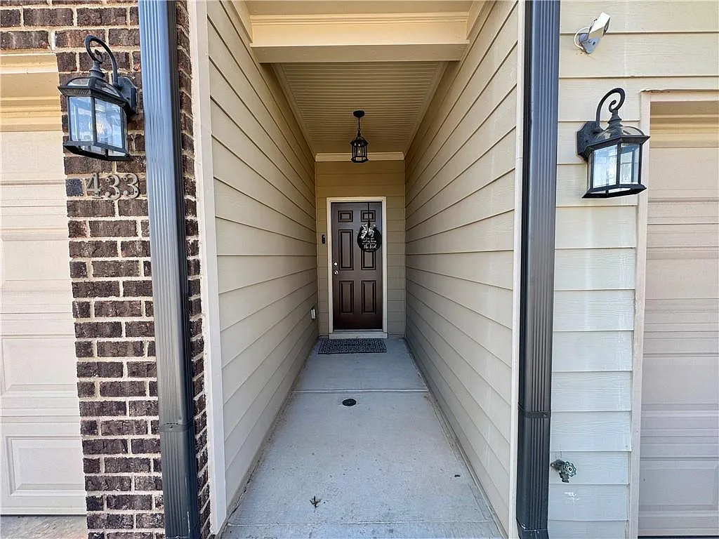 3 bed, 2.5 bath, 2132 sqft, $2,395 — Photo 2