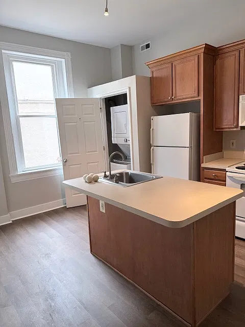 1 bed, 700 sqft, $1,150 — Photo 2