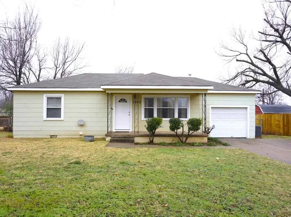 1207 E Rainbow Dr, Perry, OK 73077