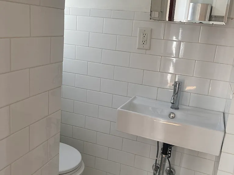 150 Conselyea St #3 — Photo 11
