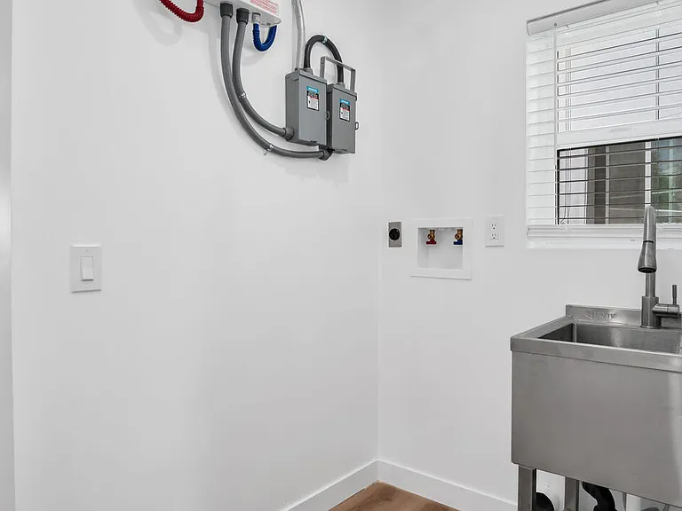 15559 Three Palms St — Photo 10