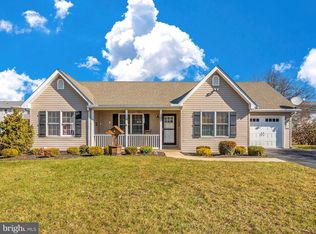 101 Oriole Ln, Falling Waters, WV 25419