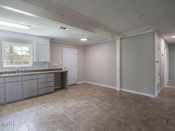4th image of 908 Sweetgum Dr