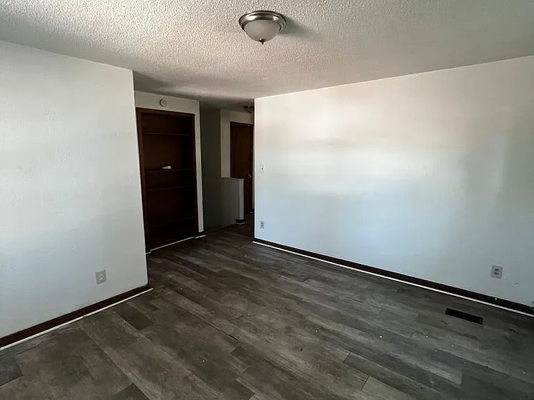 1211 Reynolds Ave — Photo 3