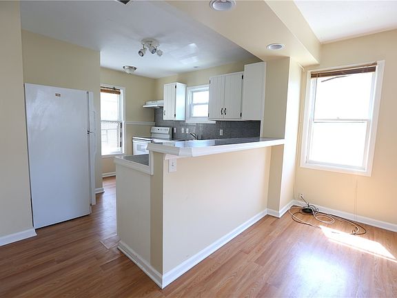 5th image of 733 University Ave APT 3