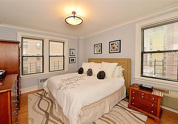 3rd image of 522 W End Ave APT 10C